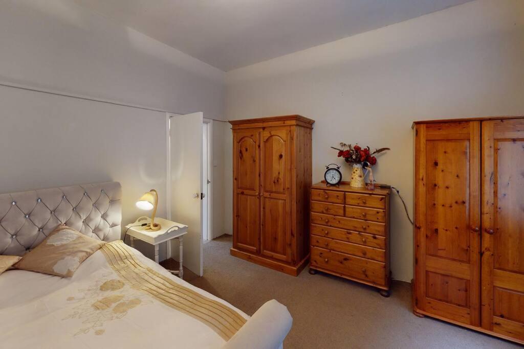 Spacious One Bedroom Flat West Hoathley Buitenkant foto